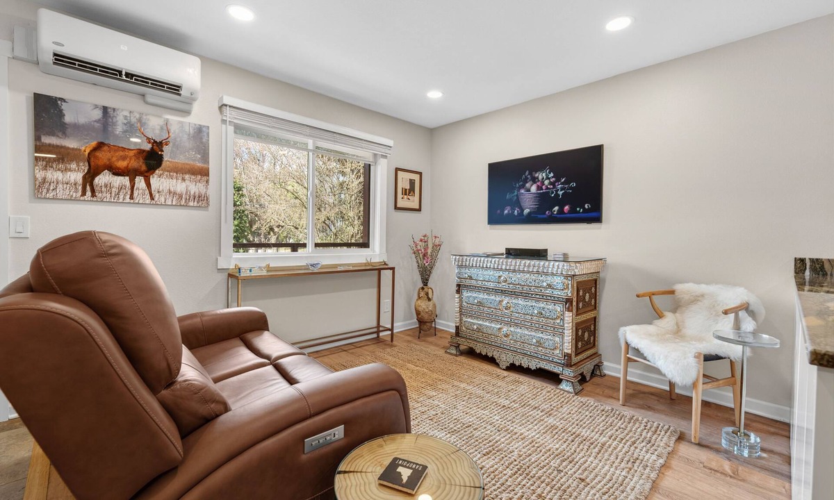 Sandpoint Condo | The Jewel Box - Fully Updated Downtown Condo w/AC