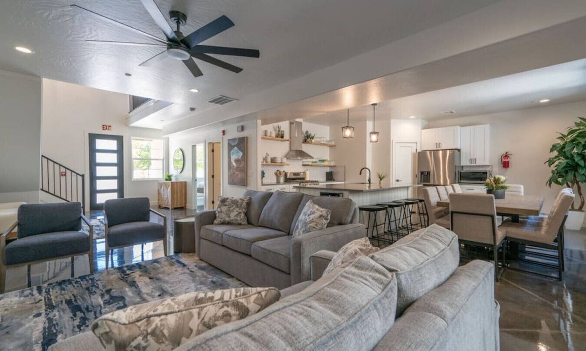 Hurricane Villa | The Latitude Adjustment: Uncover your perfect escape.