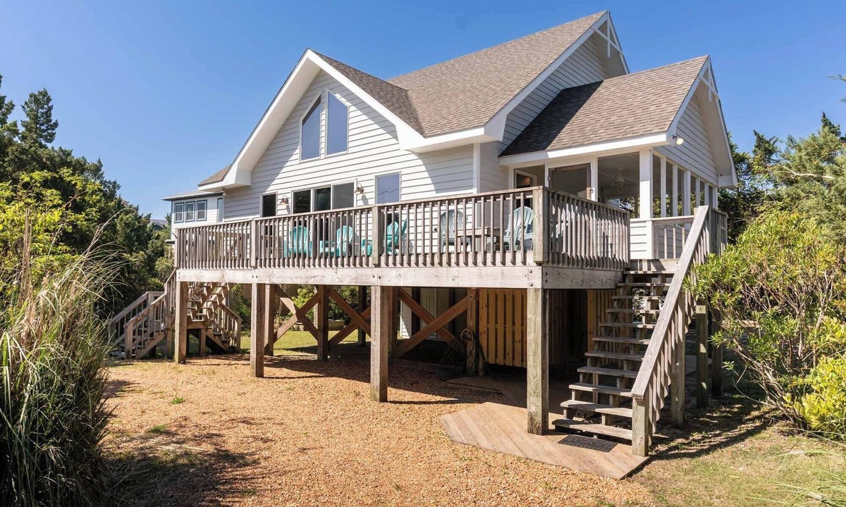 Ocracoke House | The Lost Puppy: Dog friendly home in Jackson Dunes