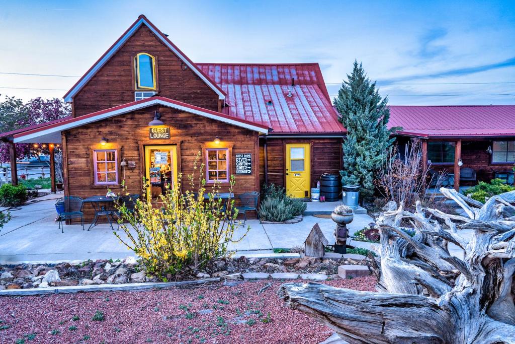 Escalante Hotel | The Loubird Inn