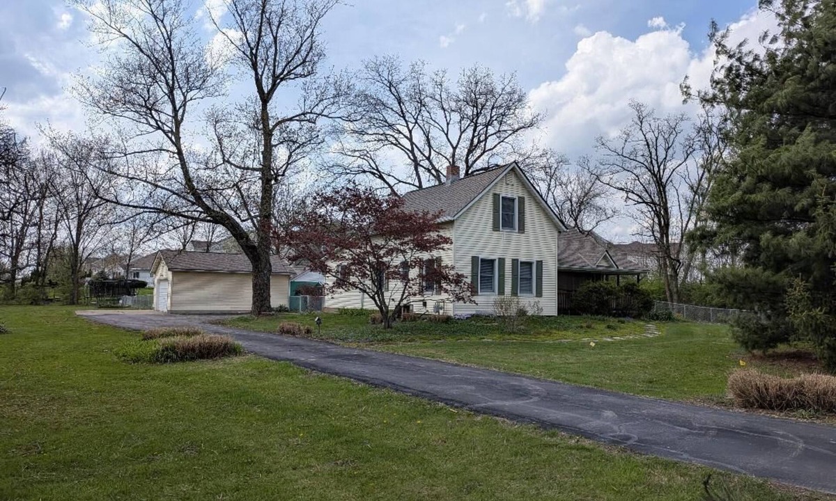 Lewis Center House | The Manx Manor - Fire Pit - 1.1 Acres - Hot Tub
