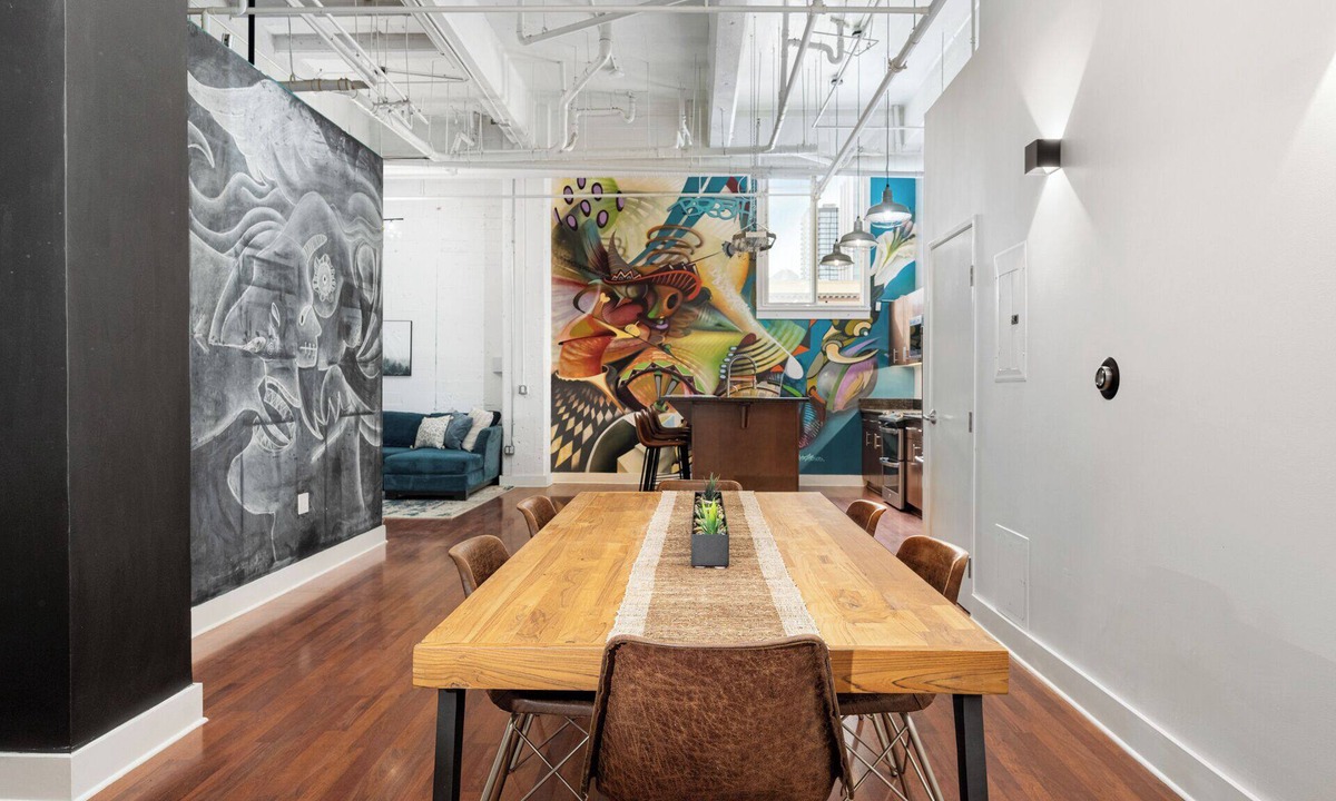 East Village Condo | The Maxx Moses Art Loft — Downtown San Diego
