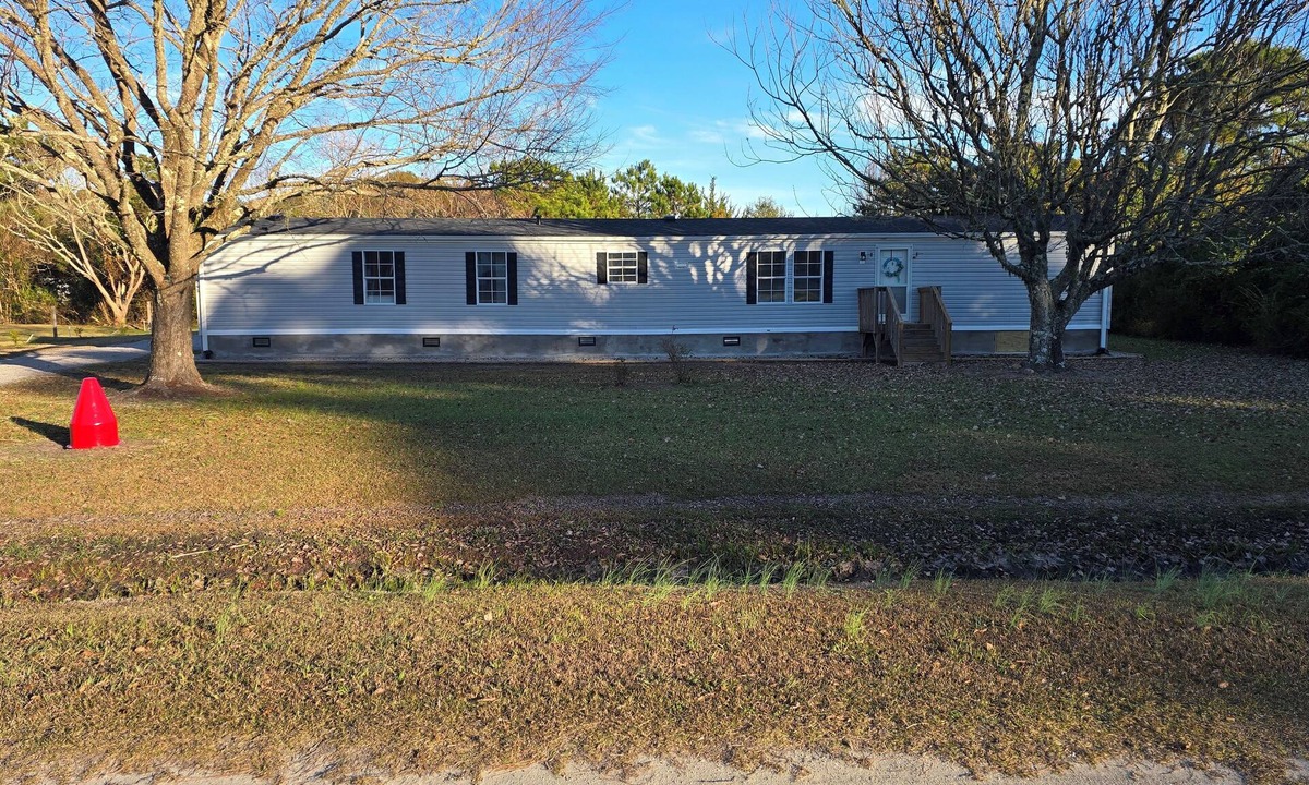 Gloucester House | The Mystic- 2-bedroom mobile home in charming Gloucester Pet Friendly