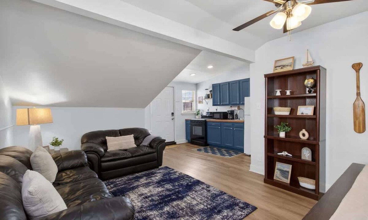Willoughby Spit Apartment | The Navy Nest ~ Parking ~ Fire Pit ~ Near Bay