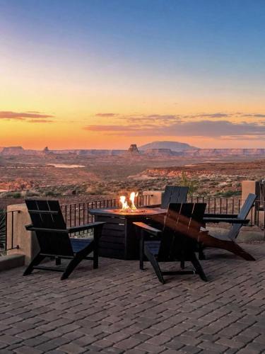 Page House | The Overlook - Triple Primary Luxe 50 Mile Views