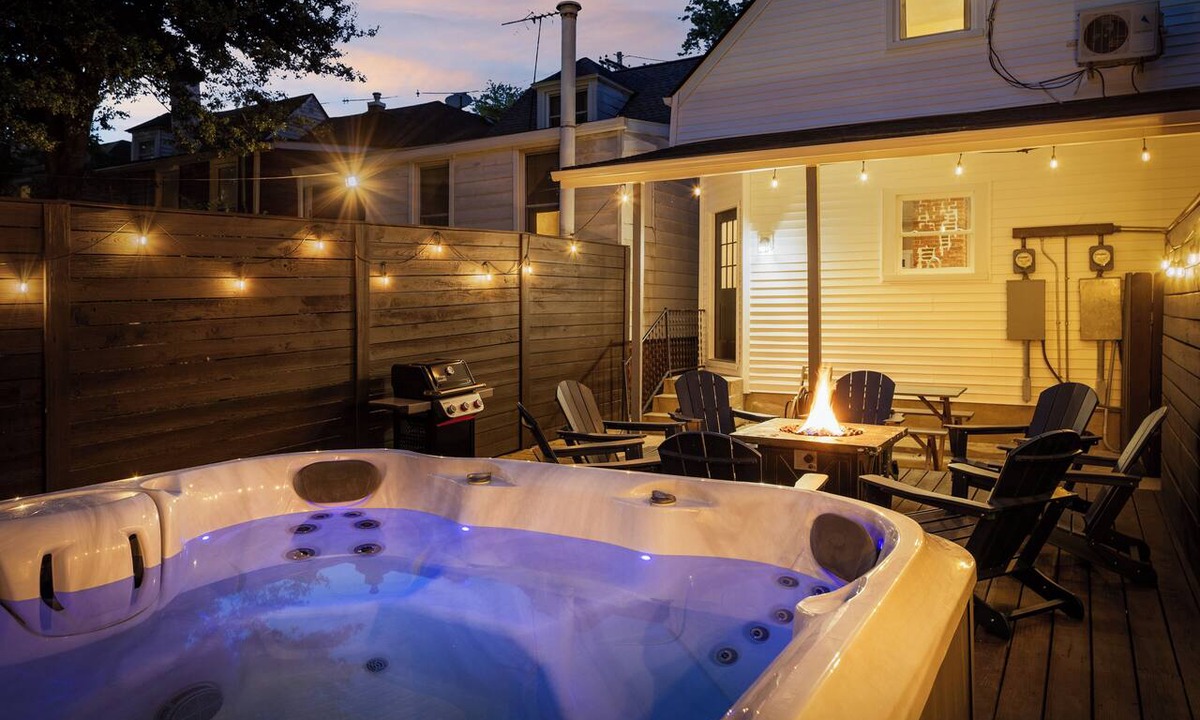 Germantown House | The Paper Plane ~ Hot Tub, Fire Pit, Deck, Grill