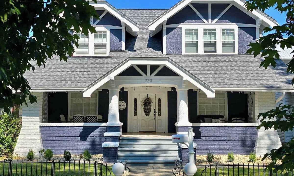 Huntington House | The Park House A 5 Bedroom Retreat w/Game Room & Fire Pit
