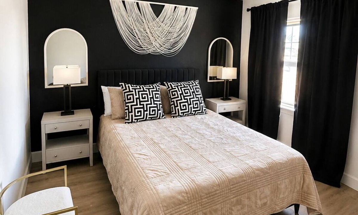 Show Low Hotel | The Phoenix Suite at the Kiva on Main St in Show Low
