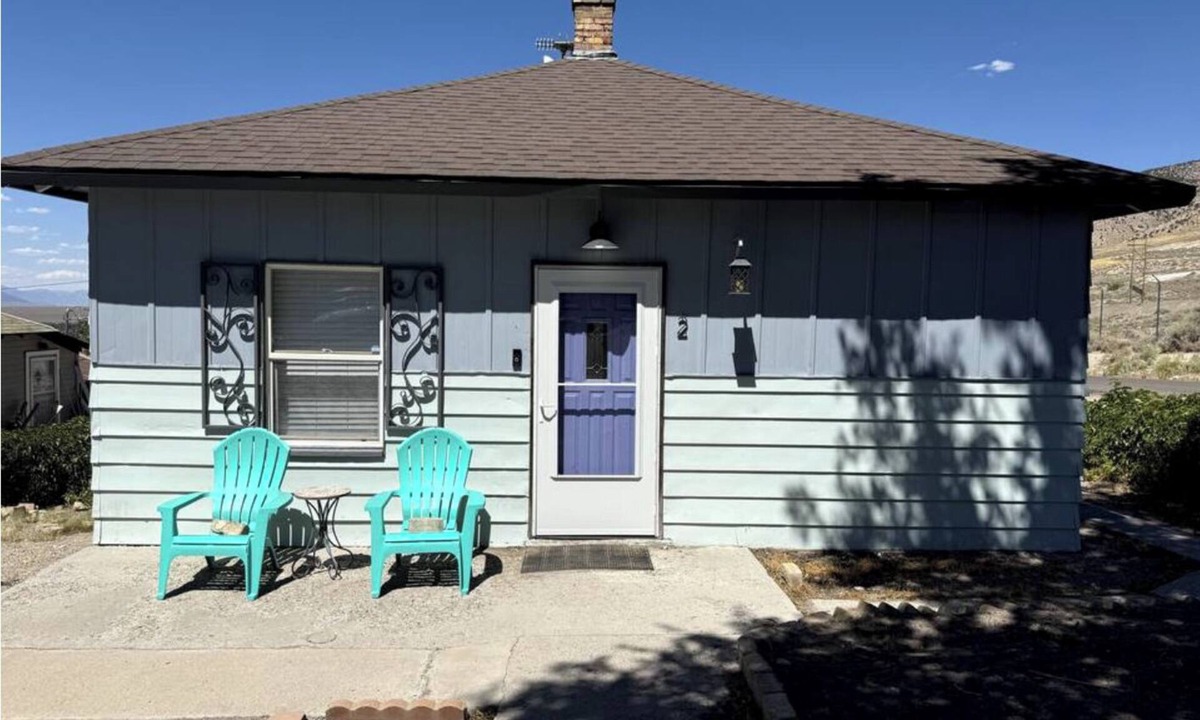 Mc Gill House | The Purple Door -FRESHLY UPGRADED AIR CONDITIONING NOW AVAILABLE-