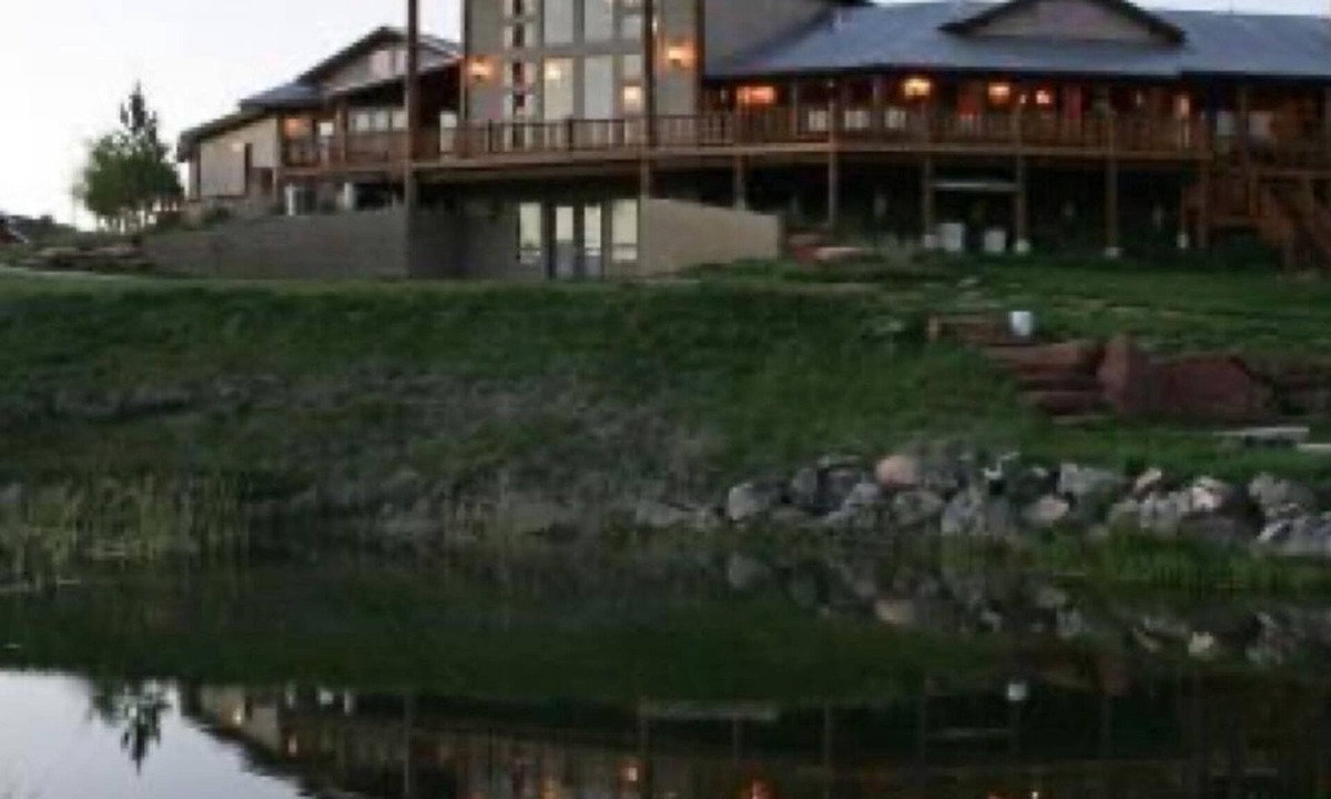 Alton House | The Ranch at Wild Rose near Zion and Bryce - Lodge and three guest cabins