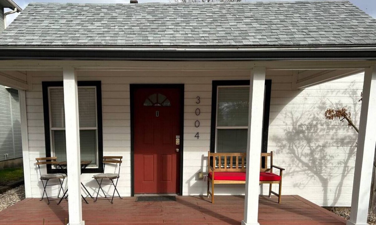 Sunset House | The Red Bench Cottage | Historic Charm Fenced Yard Walk to Hyde Park Central Boise
