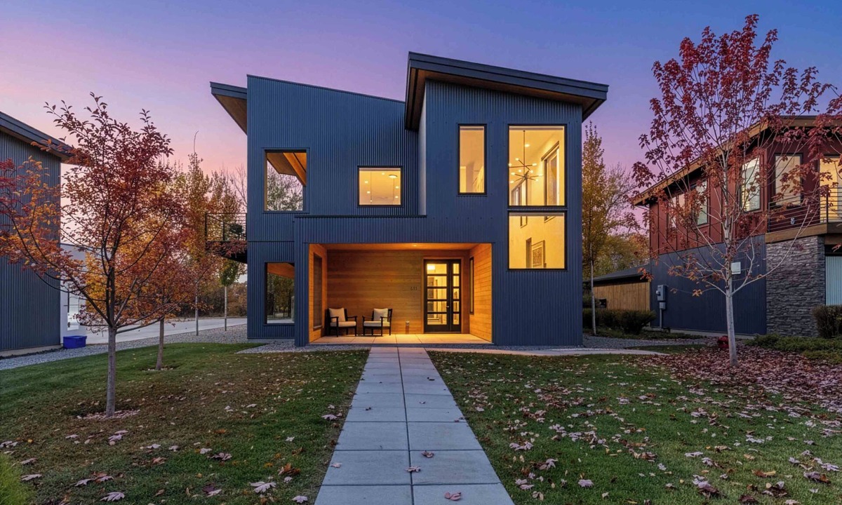 Hailey House | The Ridgehouse | Modern Mountain Stay with Sauna Near Trails & Skiing