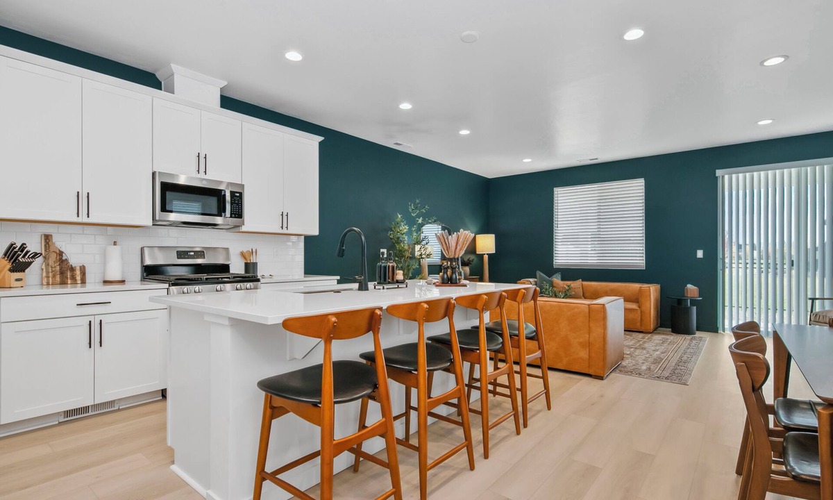 Star House | The Roost, Luxe Star Idaho Stay w/65" TV & Zippy Wi-Fi, Sleeps 8