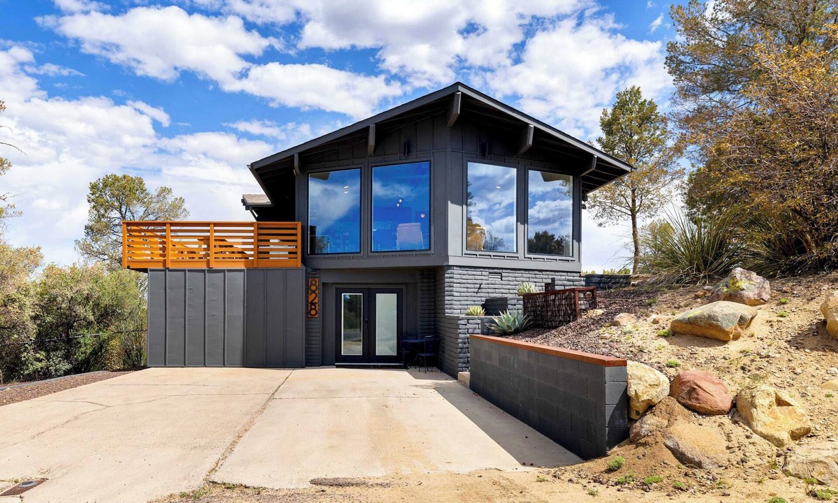 Prescott Heights House | The Sanctuary at Prescott Heights Hot Tub Gym