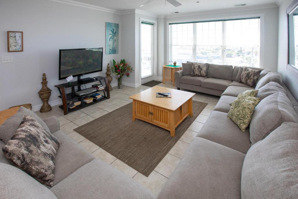 Sandbridge Apartment | The Sandbridge Dunes - Surf's Up! 305