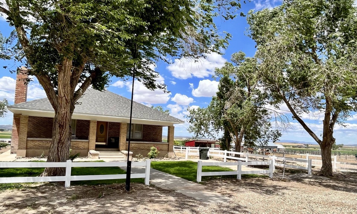 Enoch House | The Spacious, Vintage House on the Ranch