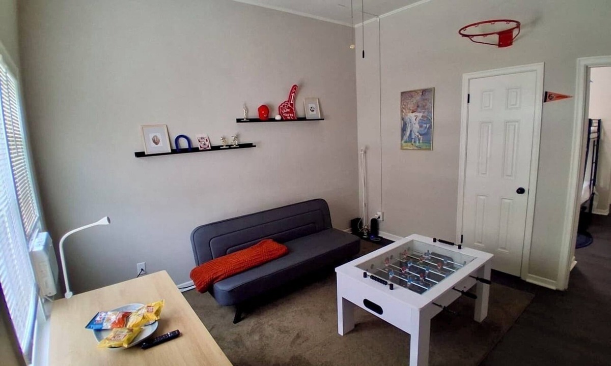 Hamilton House | The Sporty Nook - Cozy Studio Near Spooky Nook