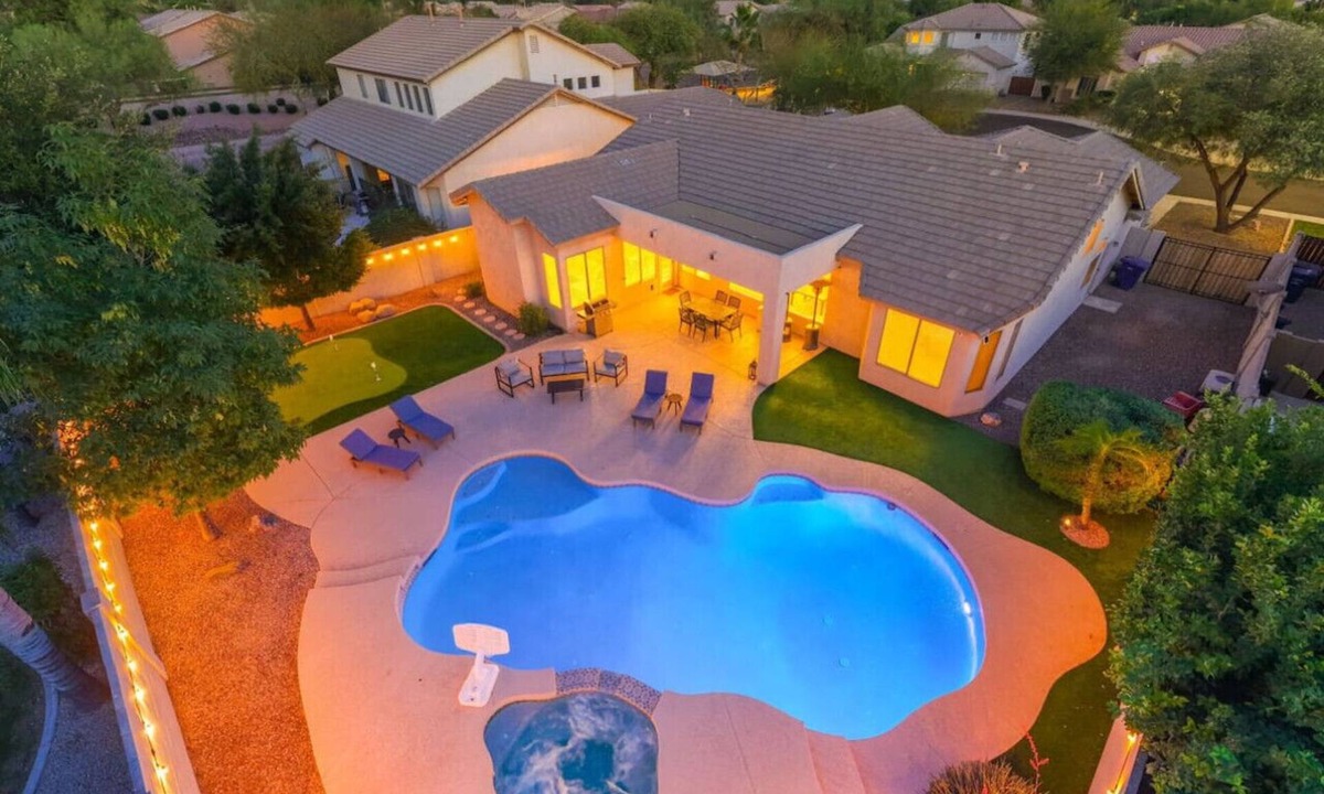Cooper Commons House | The Thirsty Cactus: Spacious Oasis Pool & Spa