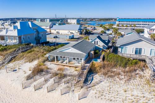 Surf City House | The Turtle's Nest- Oceanfront Cottage - Hot Tub - Dog Friendly