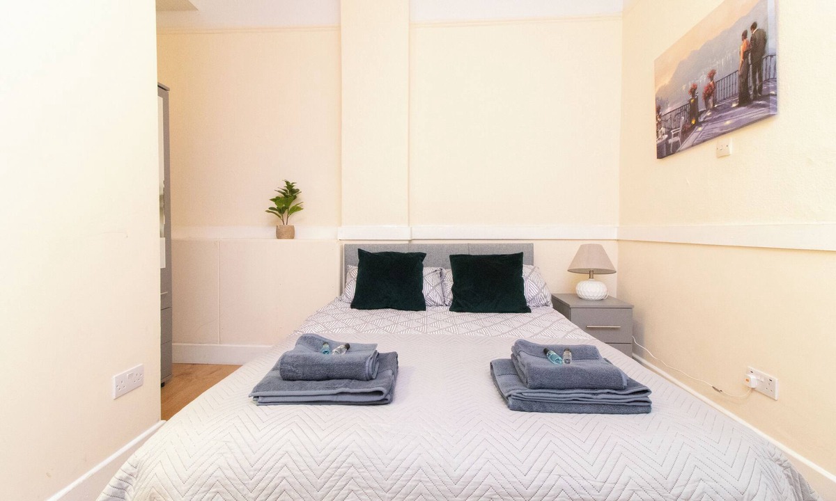 Shirley House | Thornbury Guest House Room 3