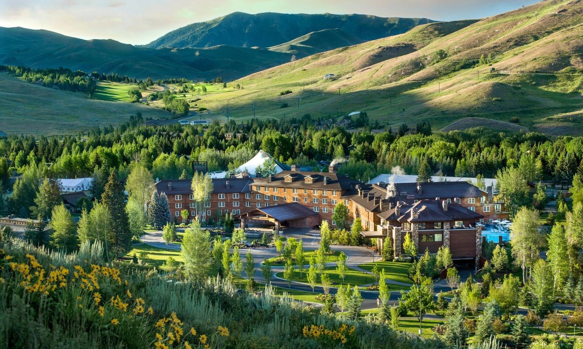 Elkhorn Hotel | Three 2BR 3 Beds Village Condo with Pool Access | Ideal For Groups