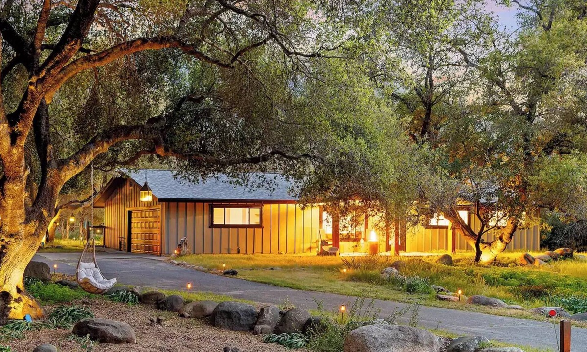 Three Rivers House | Three Oaks - Perfectly designed nature escape!