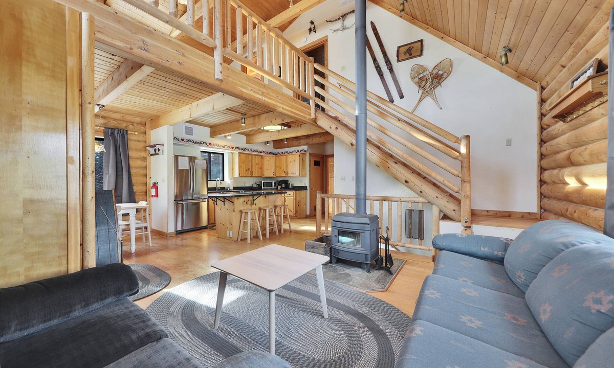Steam Engine Meadows Cabin | Timber Lodge Cabin – Secluded Sauna Retreat 3 Mins to the Slopes