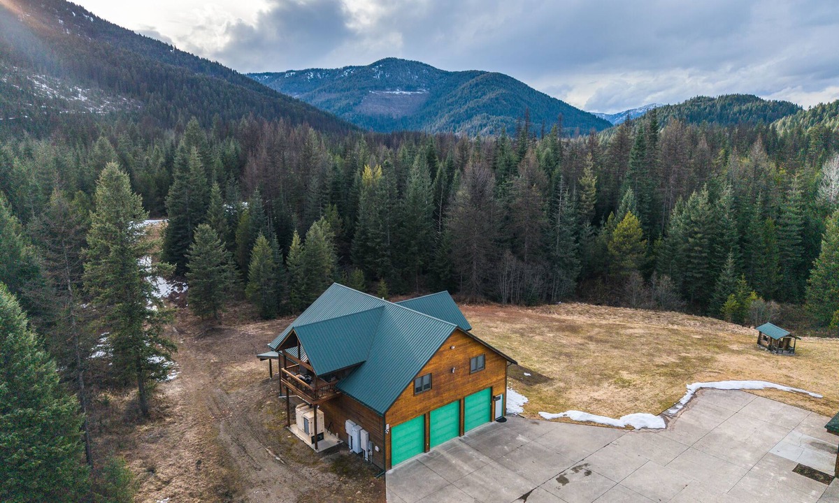 Trout Creek House | Timber Ridge Retreat-4 bedroom,2 bathroom home close to town