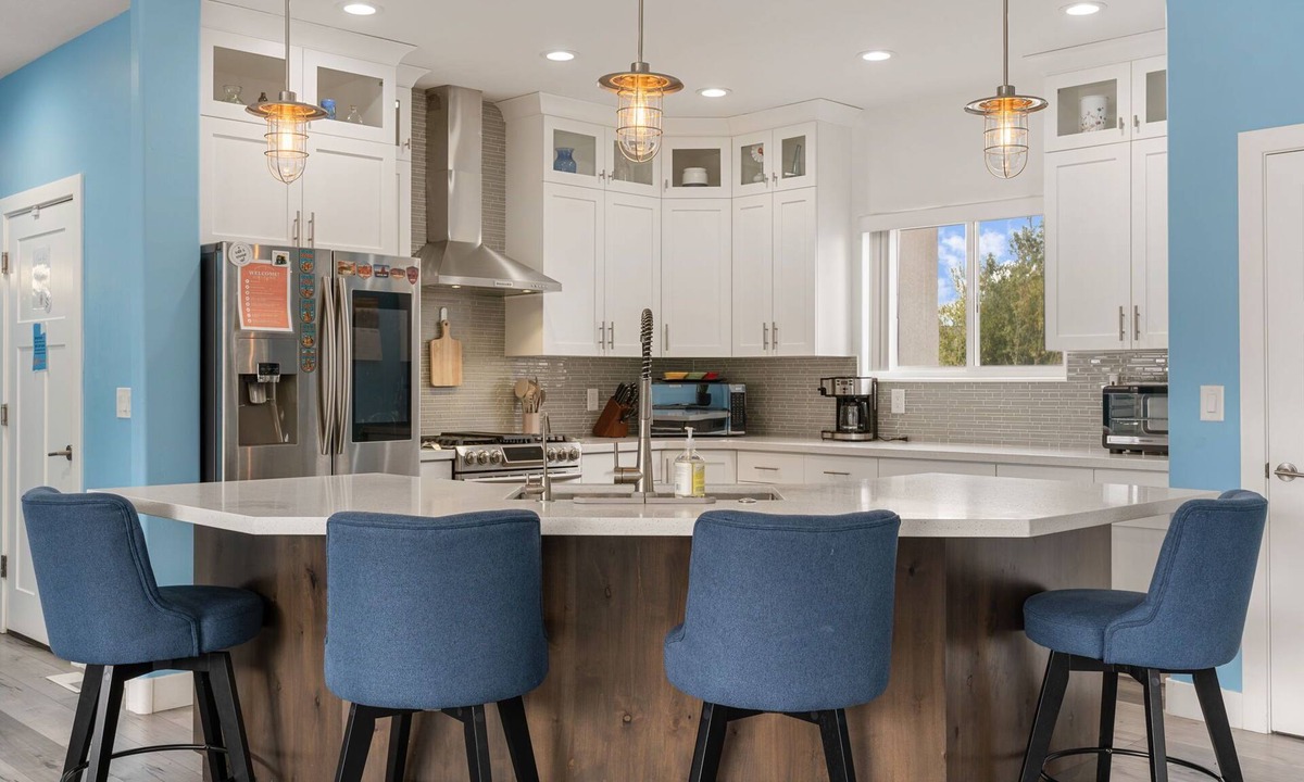 Parowan House | Timeless Hive: Dual Primary + Dual Kitchen, Five-Bedroom, 3600 SF Family Retreat