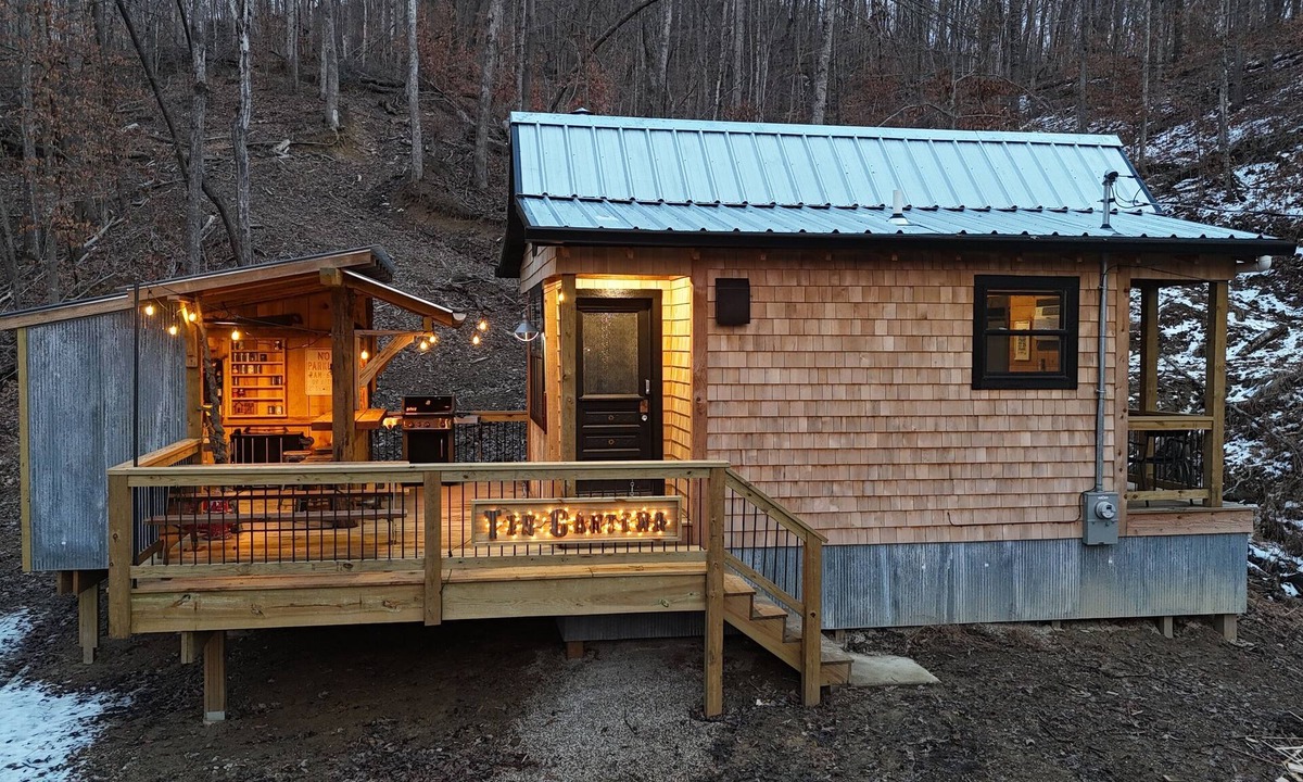 Irvine Cabin | Tin Cantina - Cozy Tiny Cabin Near Red River Gorge - Stargazing & Seclusion