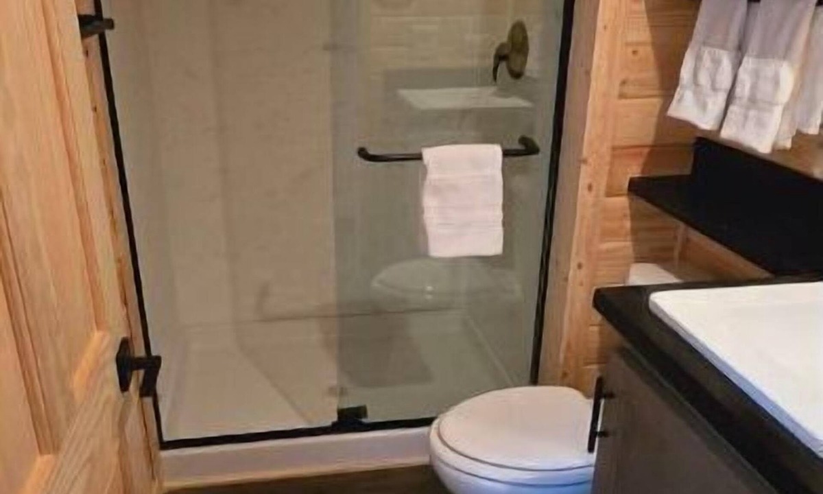 Page Cabin | Tiny Home King Room #9B