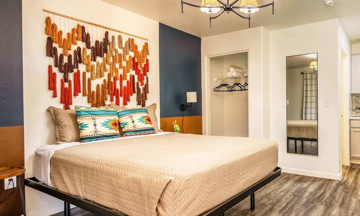 Tolleson Apartment | Tolleson Retreat | Self Check-in | I-10