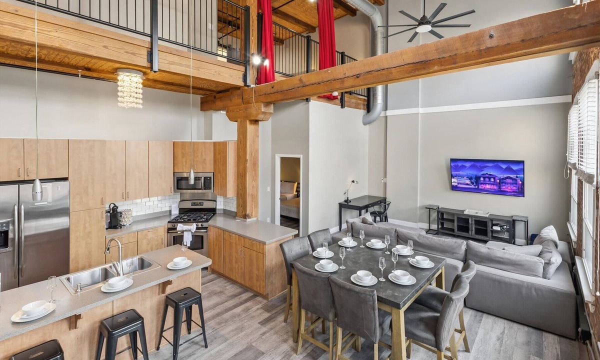 Wholesale District Apartment | Top Floor Double Penthouse - 8BR - 20ft Ceilings