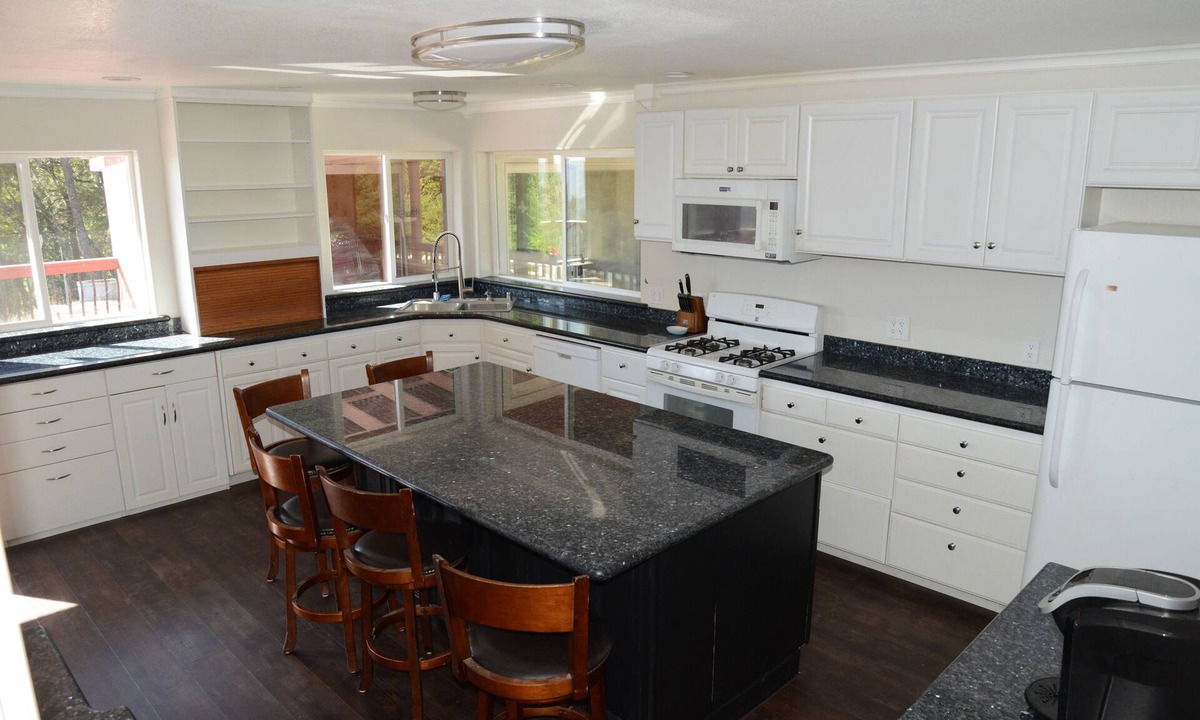 Willits House | TOP of PINE Mountain! 270 view 3-bed house at mouth of the Russian River Wifi AC