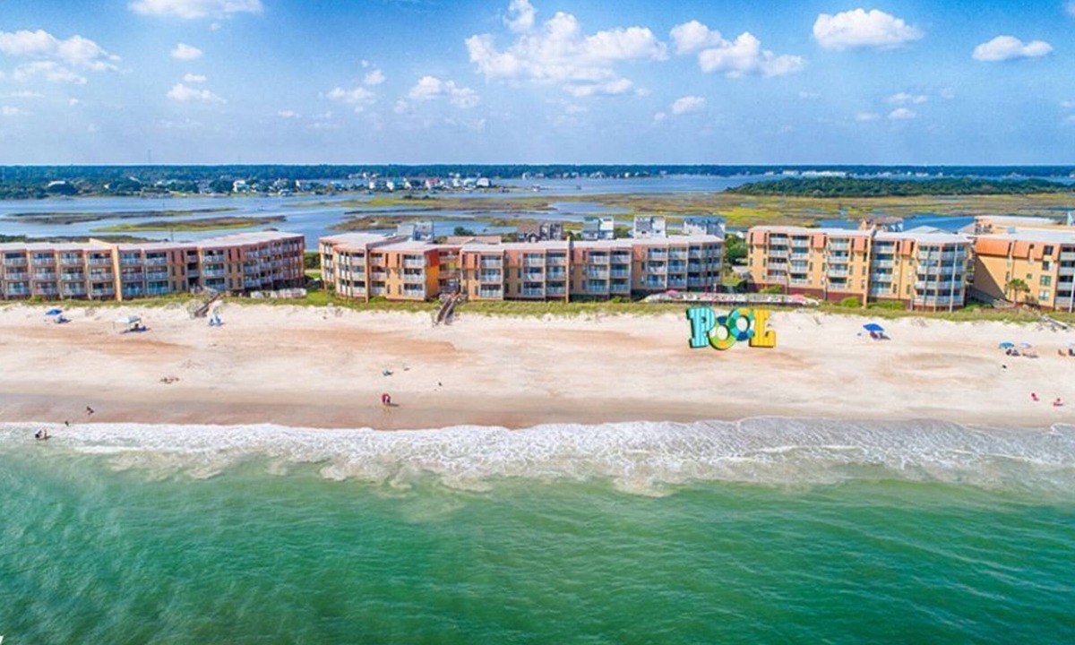 Sneads Ferry Condo | Topsail Dunes 3413 | Community Pool | Oceanfront Condo Complex
