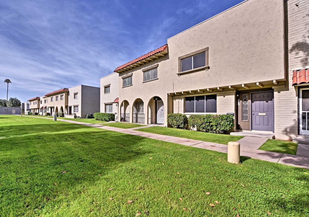 Casa Granada Townhouses House | Townhome w/Pool Access-Walk to Old Town Scottsdale