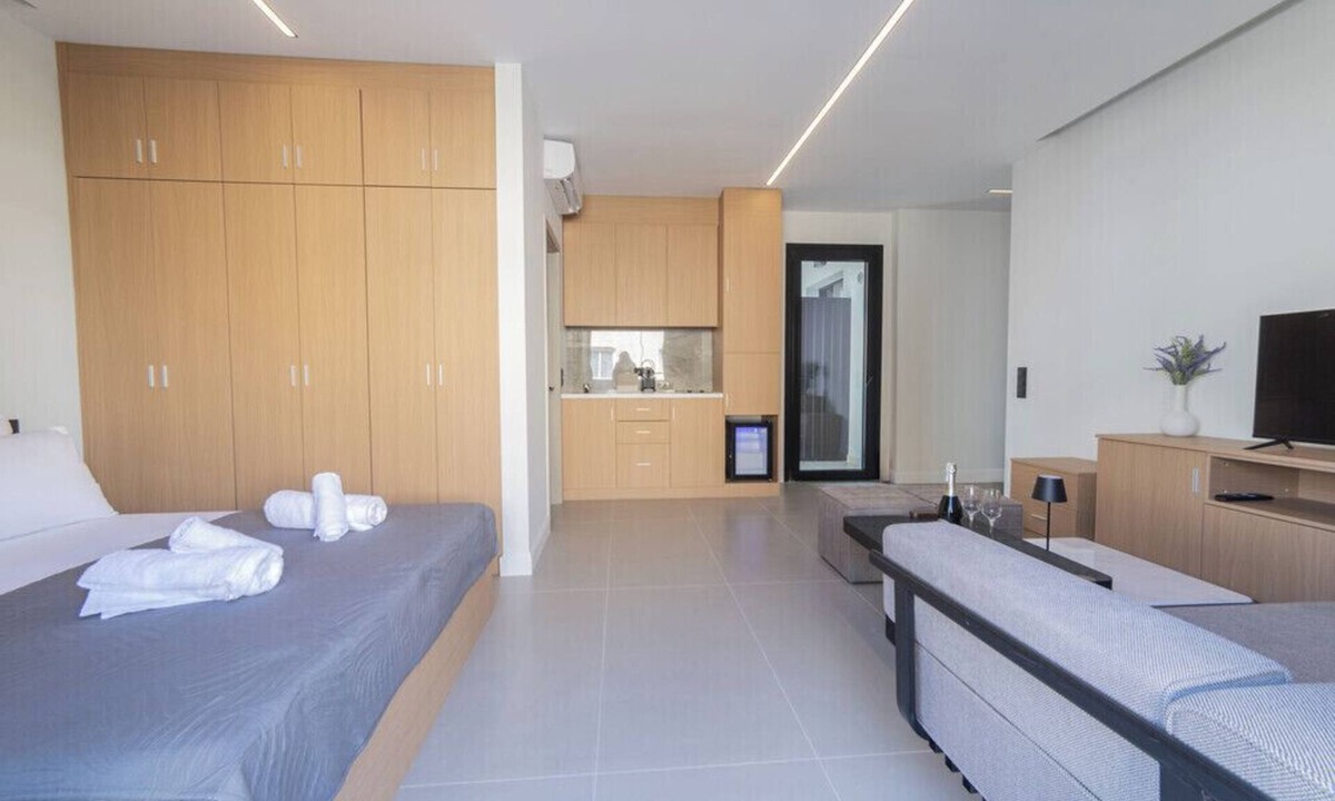 Piraeus Apartment | Tranquil AKVA Stay with Balcony in Piraeus