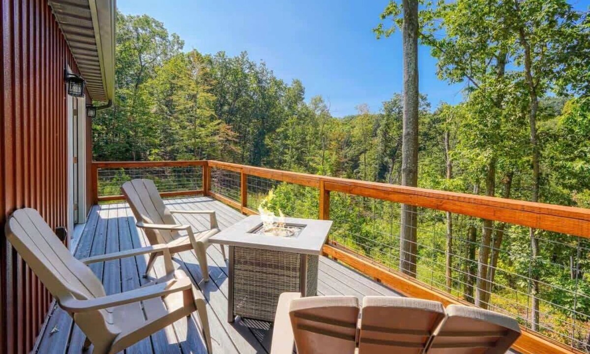 Hallsville Cabin | Tranquil Heights Cabin In Hocking Hills- HOT Tub!