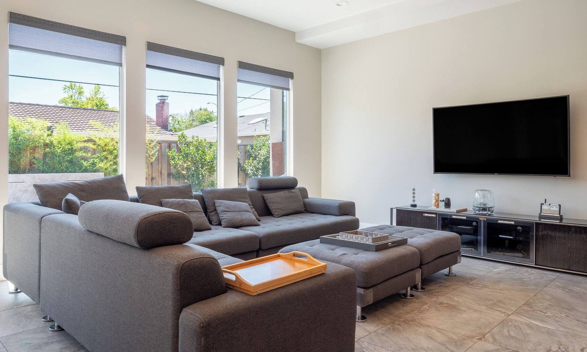 San Tomas House | Tranquil Modern Retreat: Near Santana Row