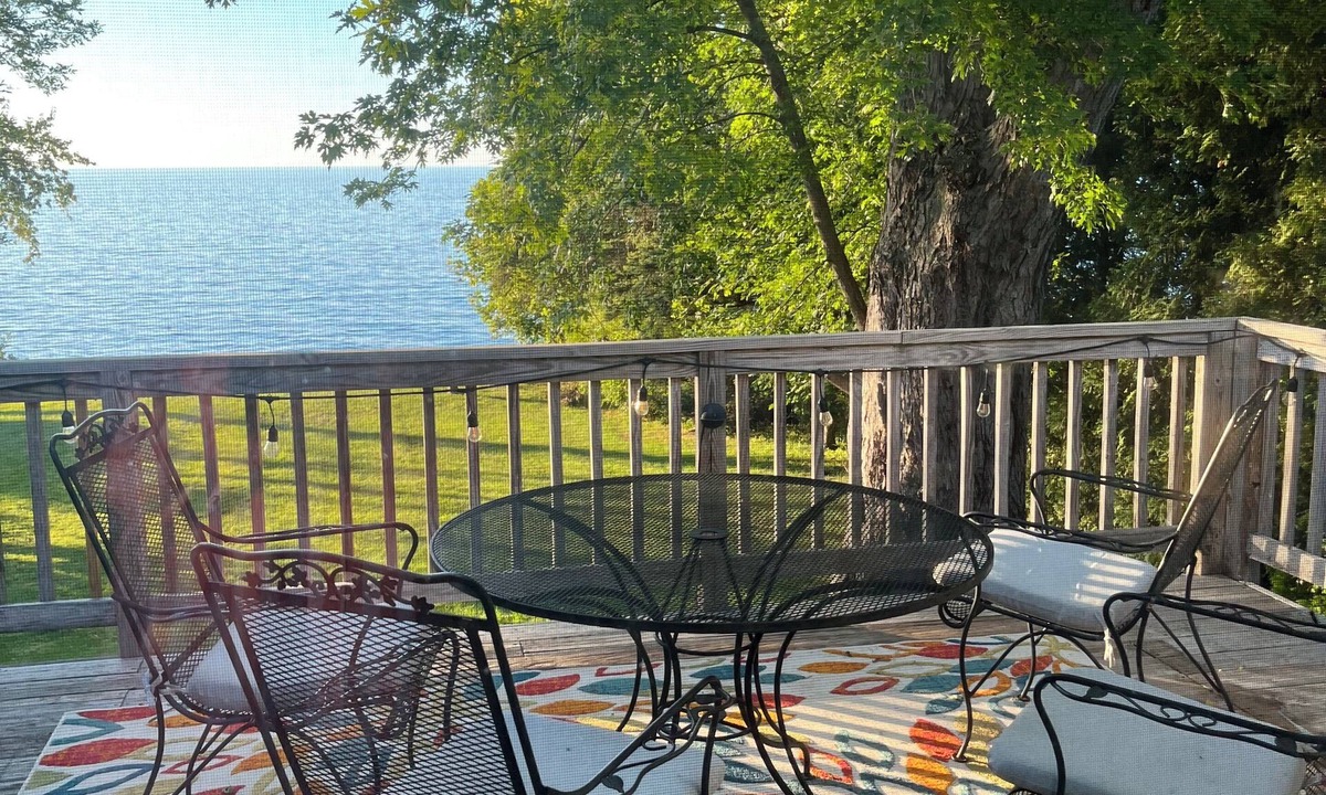 Sodus House | Tranquility Lake House: beautiful location on the water with lake access