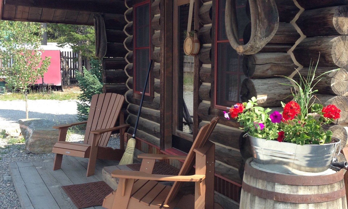 West Yellowstone Cabin | Trapper Cabin - 1 Night Min - No Cleaning Fee