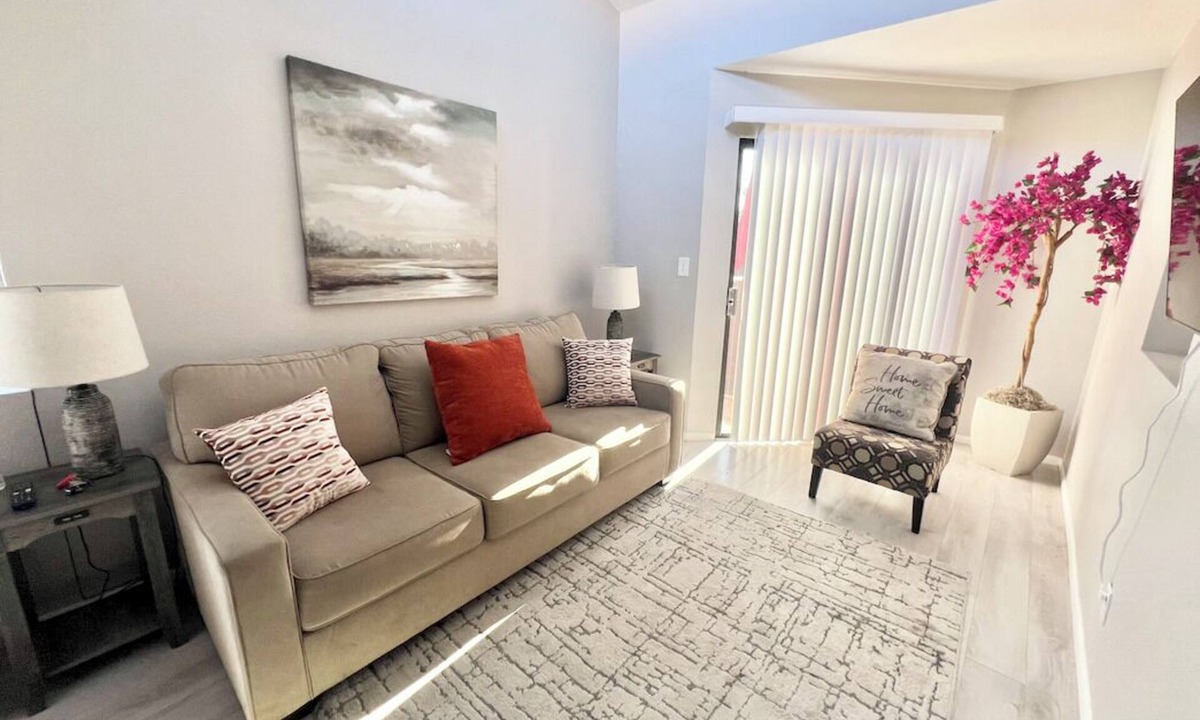 Hedrick Acres Condo | Travel Nurse Friendly · Banner 5 min · Gated Community