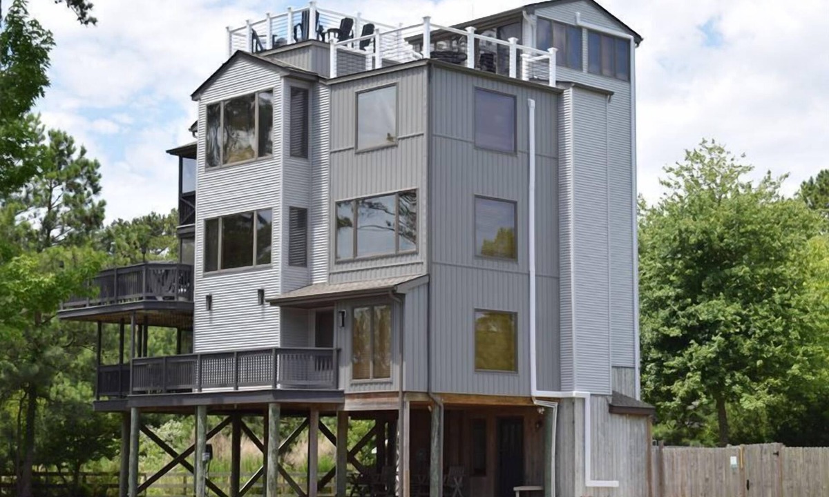 Piney Island House | Treehouse- Fire Pit, Basketball Court, Bikes, Kayaks & Casita w/Game Room