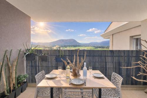 Sarrola-Carcopino Apartment | Tropical Escape - Mountain View & Terrace