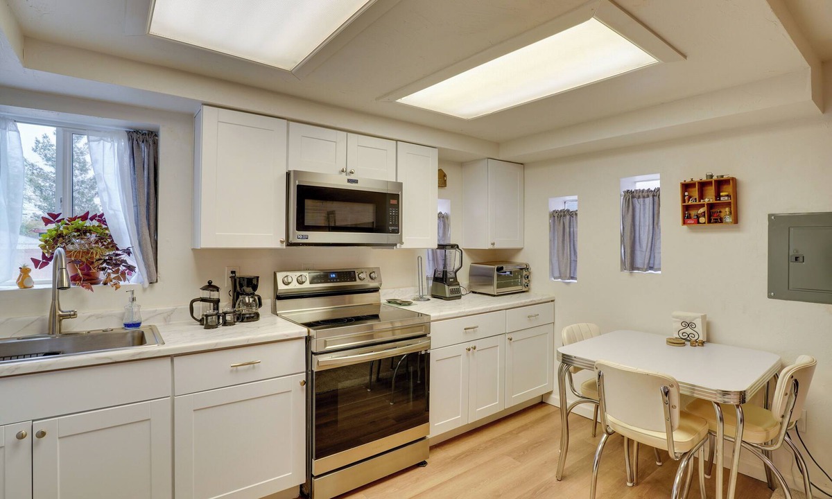 Mountain 1st Avenue Apartment | Tucson Studio ~ 2 Mi to University of Arizona!