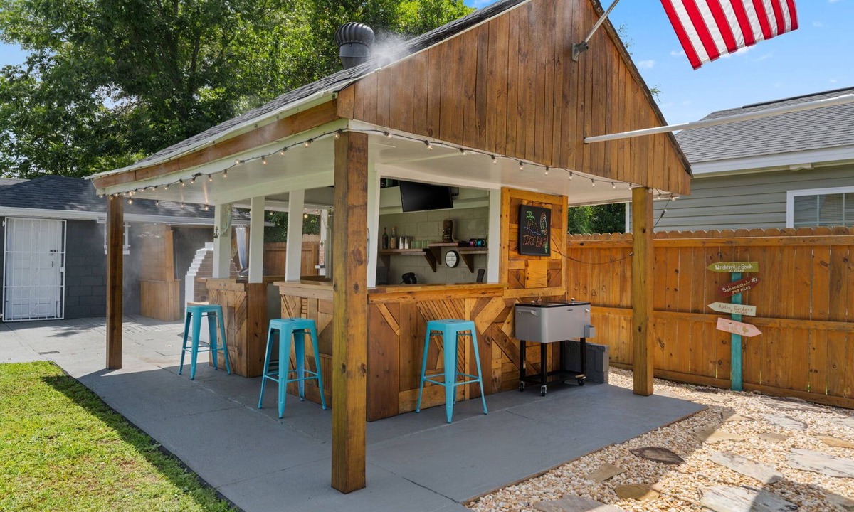 Wilmington House | Two-Home Rental in Downtown Wilmington - Perfect for Large Groups