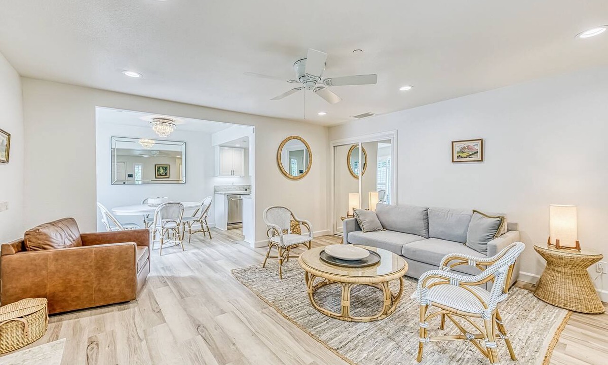 Bass Lake Condo | Two-story condo in gated community with patio, pool, hot tub - walk to Bass Lake