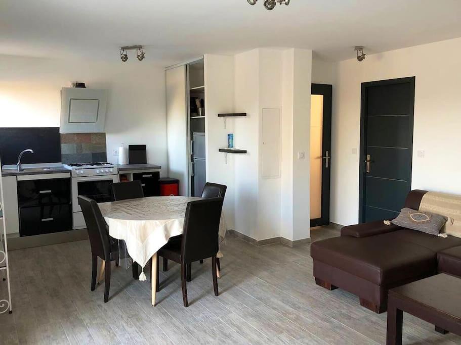 Aleria Apartment | U Primu Appartement spacieux au calme Aléria