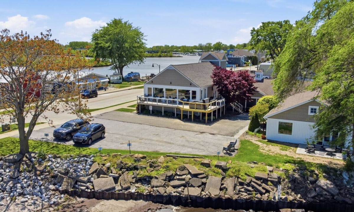 Huron House | Ultimate Waterfront Home w/Cottage & Beach-9bdrms