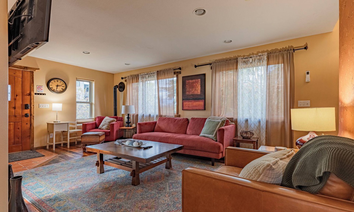 Riverfront House | Unique 3-bedroom house close to Downton in Riverfront Neighborhood.